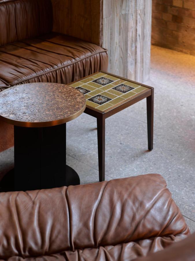 Ace Hotel Сидней Экстерьер фото A side table